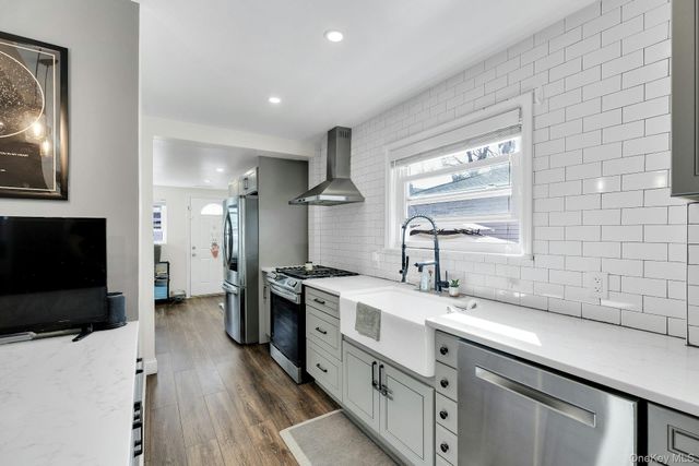 92-13 245th Street, Floral Park, NY 11001