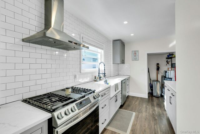 92-13 245th Street, Floral Park, NY 11001