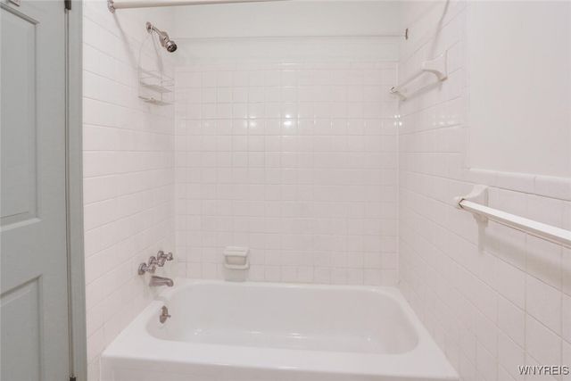 1380 Maple Road 8, Amherst, NY 14221