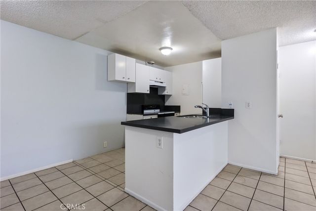 2521 W Sunflower R1, Santa Ana, CA 92704