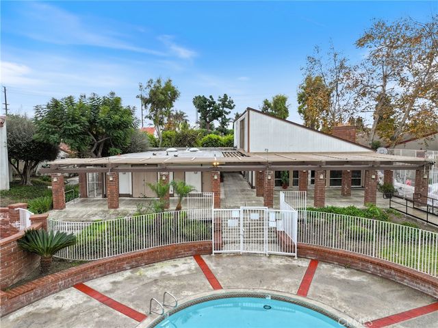 2521 W Sunflower R1, Santa Ana, CA 92704