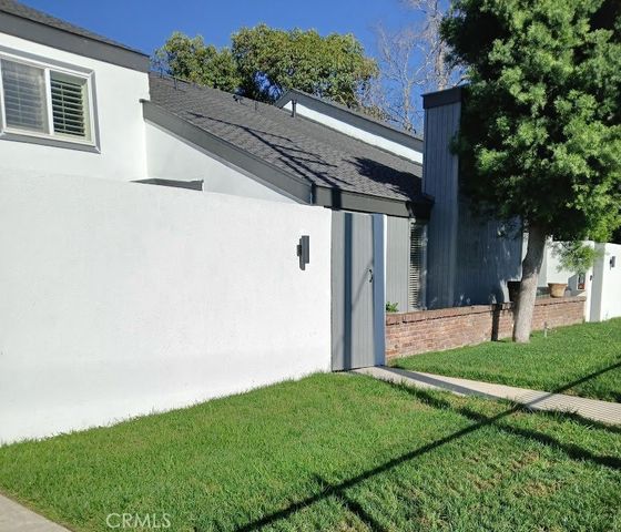 2521 W Sunflower R1, Santa Ana, CA 92704