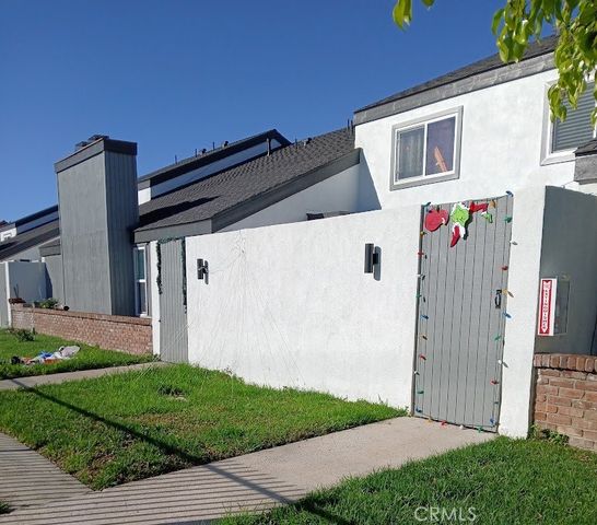 2521 W Sunflower R1, Santa Ana, CA 92704