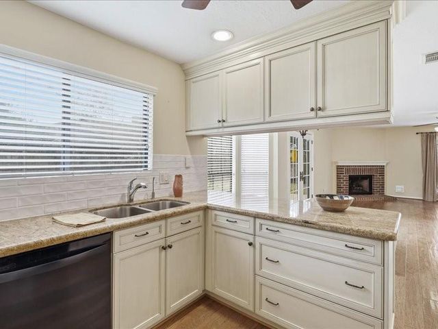 1102 Mabry Mill Road, Houston, TX 77062