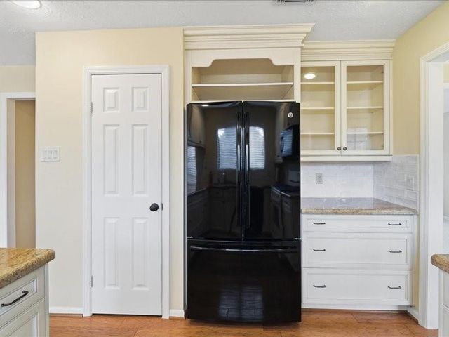 1102 Mabry Mill Road, Houston, TX 77062