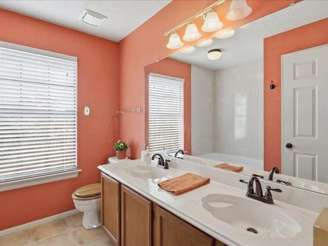 1102 Mabry Mill Road, Houston, TX 77062