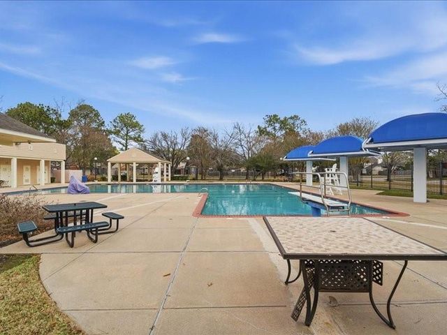 1102 Mabry Mill Road, Houston, TX 77062