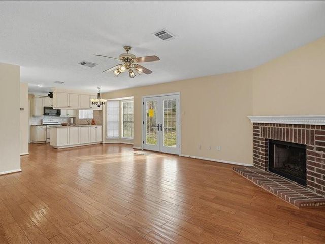 1102 Mabry Mill Road, Houston, TX 77062