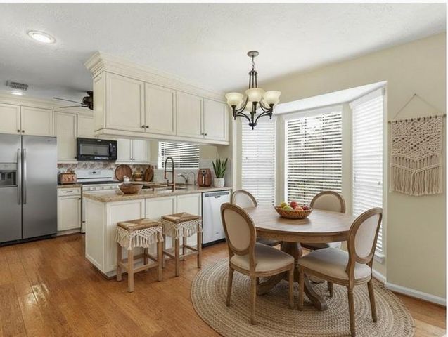 1102 Mabry Mill Road, Houston, TX 77062