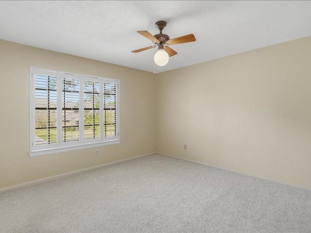 1102 Mabry Mill Road, Houston, TX 77062