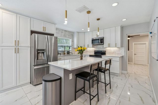 1102 E RIVER COVE STREET, Tampa, FL 33604