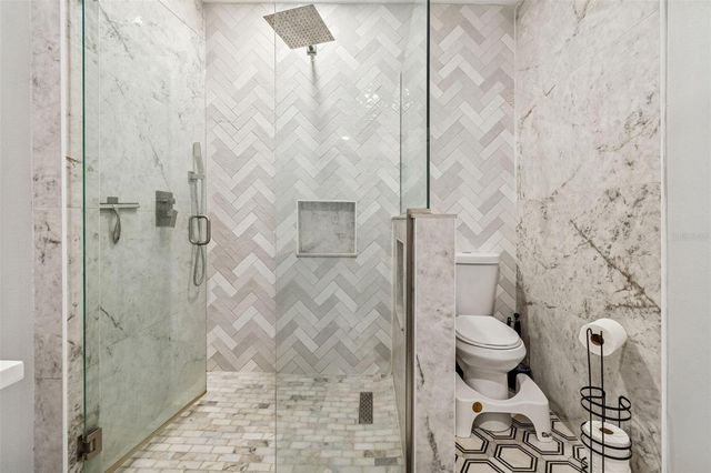 1102 E RIVER COVE STREET, Tampa, FL 33604