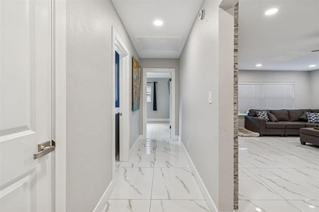 1102 E RIVER COVE STREET, Tampa, FL 33604