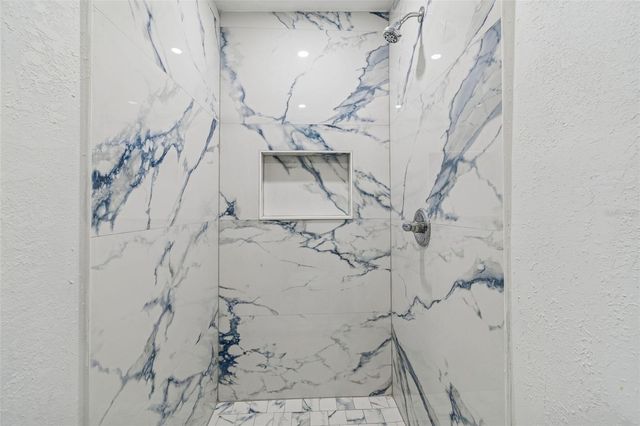 1102 E RIVER COVE STREET, Tampa, FL 33604