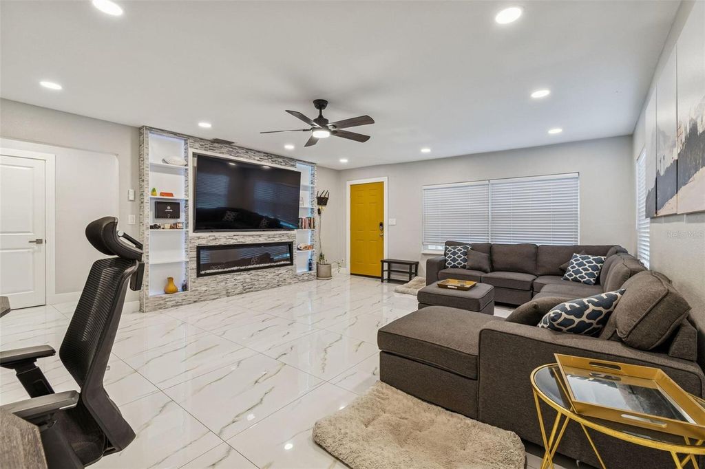 Image 15 of property listing at 1102 E RIVER COVE STREET, Tampa, FL 33604