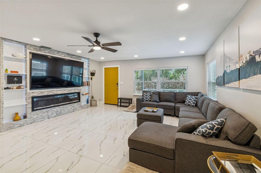 Image 16 of property listing at 1102 E RIVER COVE STREET, Tampa, FL 33604