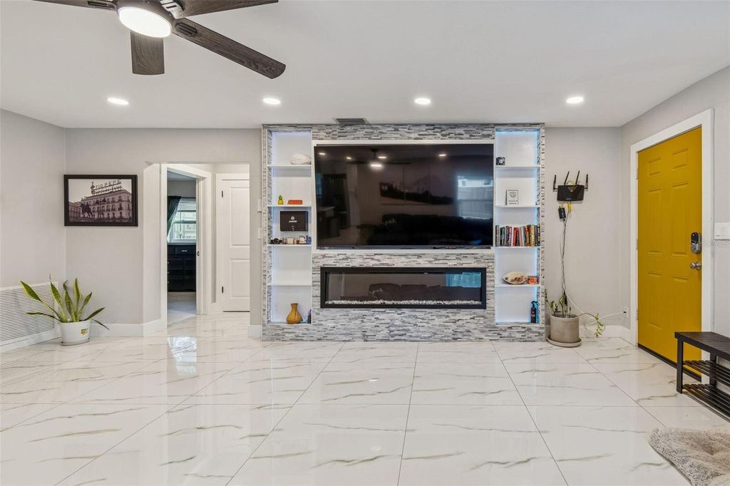 Image 19 of property listing at 1102 E RIVER COVE STREET, Tampa, FL 33604