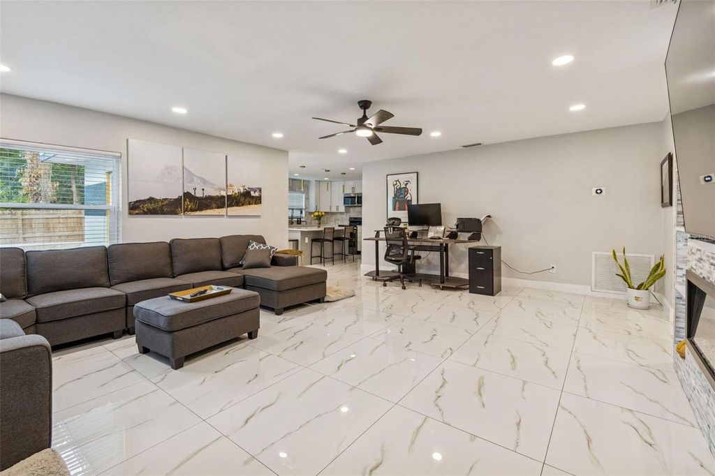 Image 20 of property listing at 1102 E RIVER COVE STREET, Tampa, FL 33604