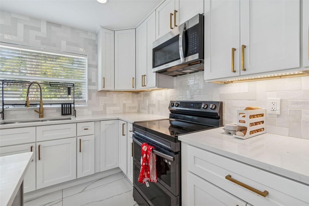 Image 30 of property listing at 1102 E RIVER COVE STREET, Tampa, FL 33604