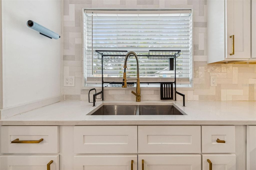 Image 33 of property listing at 1102 E RIVER COVE STREET, Tampa, FL 33604