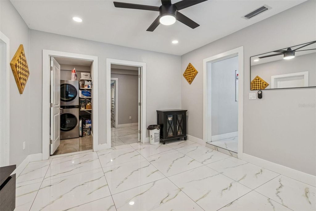 Image 37 of property listing at 1102 E RIVER COVE STREET, Tampa, FL 33604