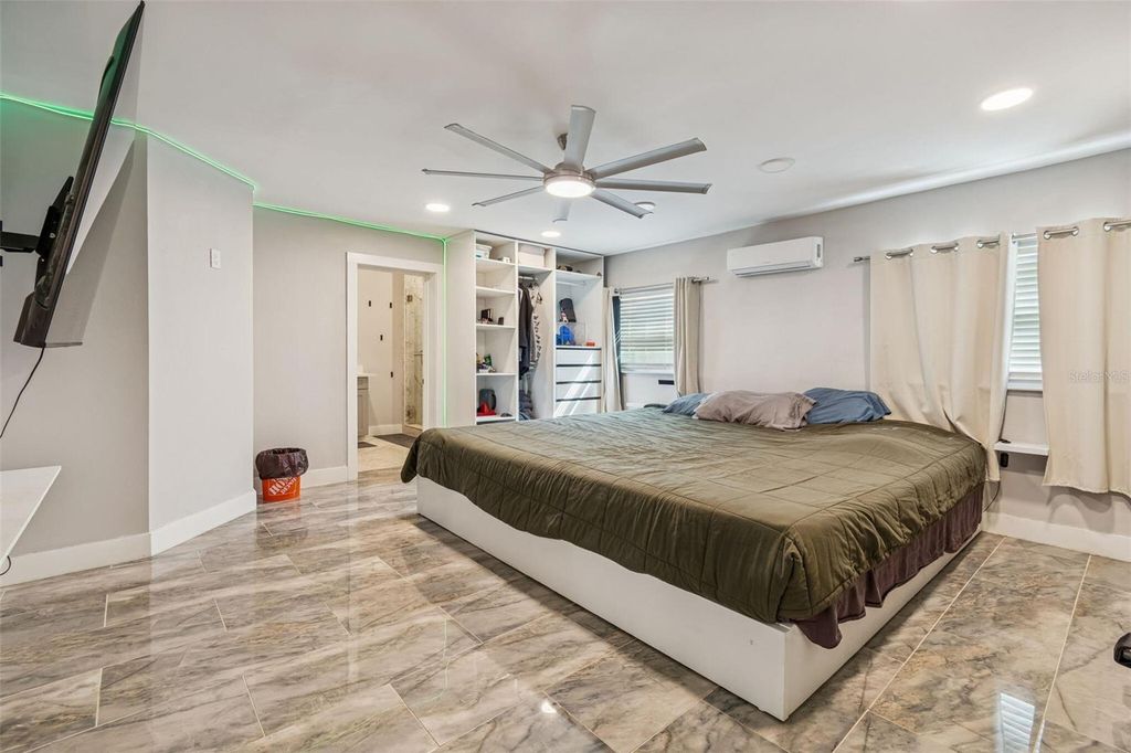 Image 44 of property listing at 1102 E RIVER COVE STREET, Tampa, FL 33604