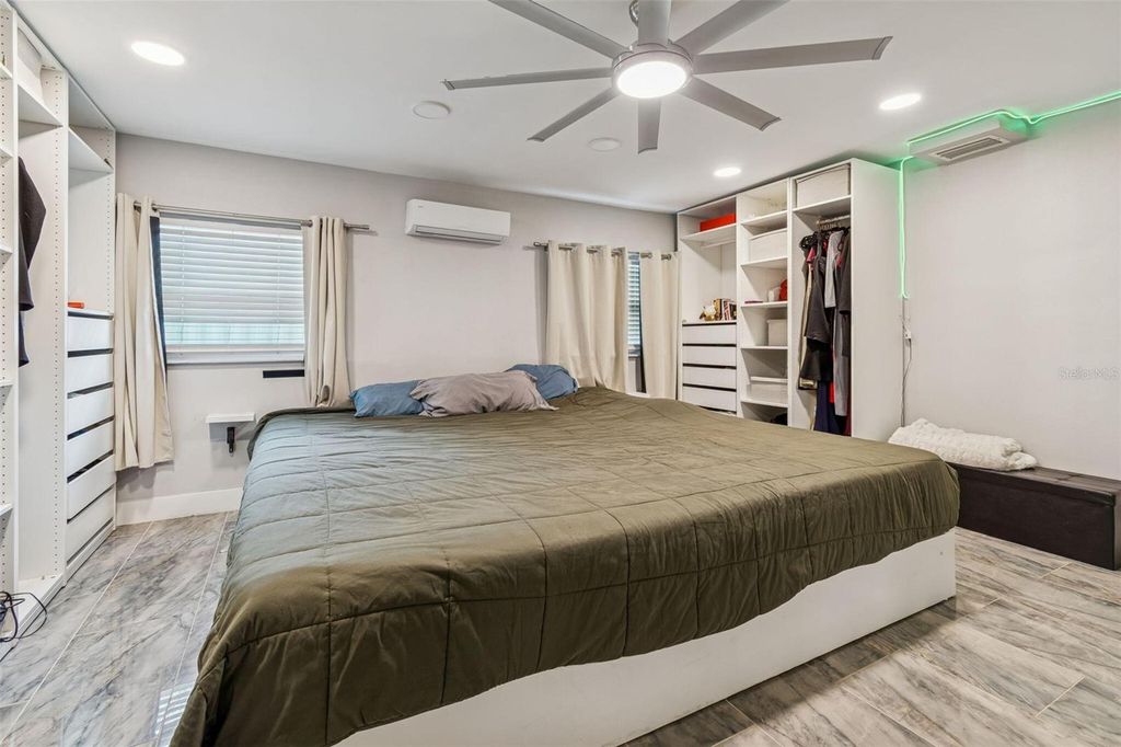 Image 46 of property listing at 1102 E RIVER COVE STREET, Tampa, FL 33604