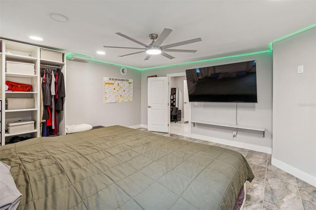 Image 47 of property listing at 1102 E RIVER COVE STREET, Tampa, FL 33604