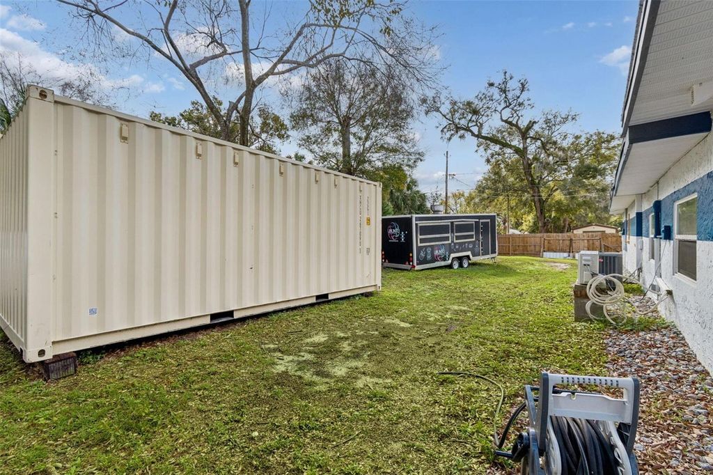 Image 70 of property listing at 1102 E RIVER COVE STREET, Tampa, FL 33604