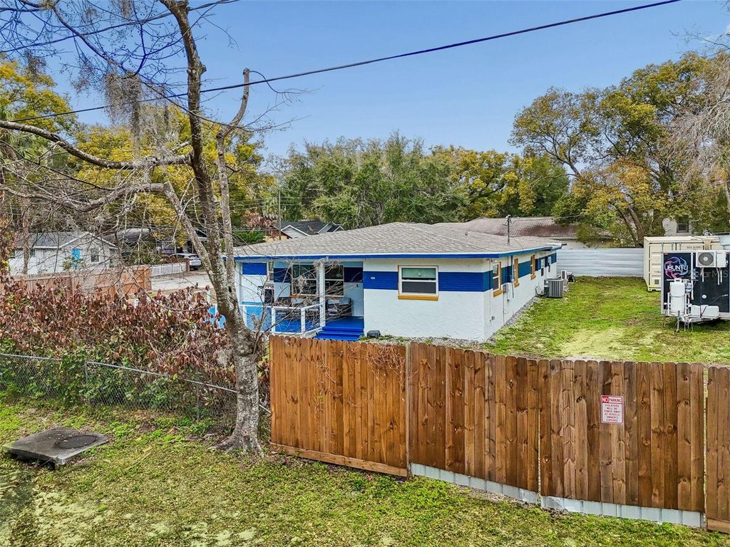 Image 75 of property listing at 1102 E RIVER COVE STREET, Tampa, FL 33604