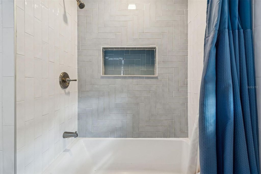 Image 9 of property listing at 1102 E RIVER COVE STREET, Tampa, FL 33604