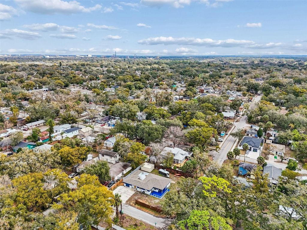 Image 81 of property listing at 1102 E RIVER COVE STREET, Tampa, FL 33604