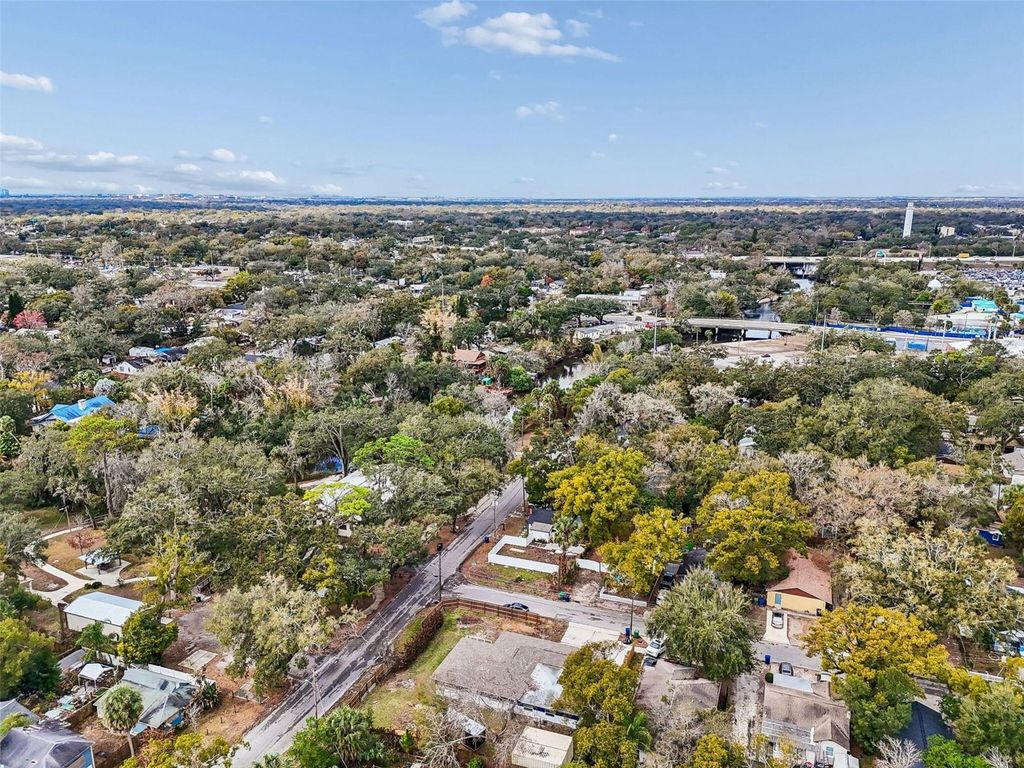 Image 82 of property listing at 1102 E RIVER COVE STREET, Tampa, FL 33604