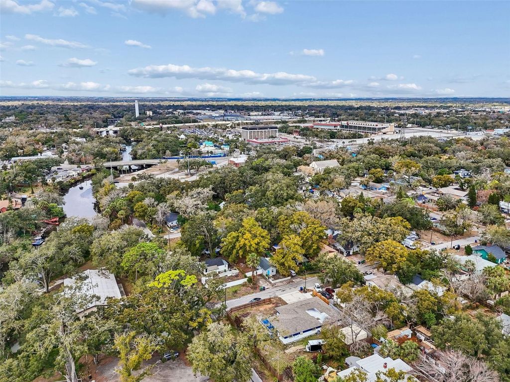 Image 83 of property listing at 1102 E RIVER COVE STREET, Tampa, FL 33604