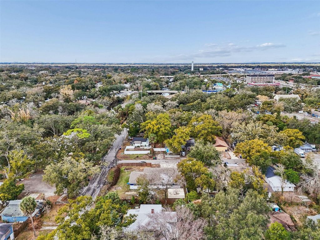 Image 85 of property listing at 1102 E RIVER COVE STREET, Tampa, FL 33604