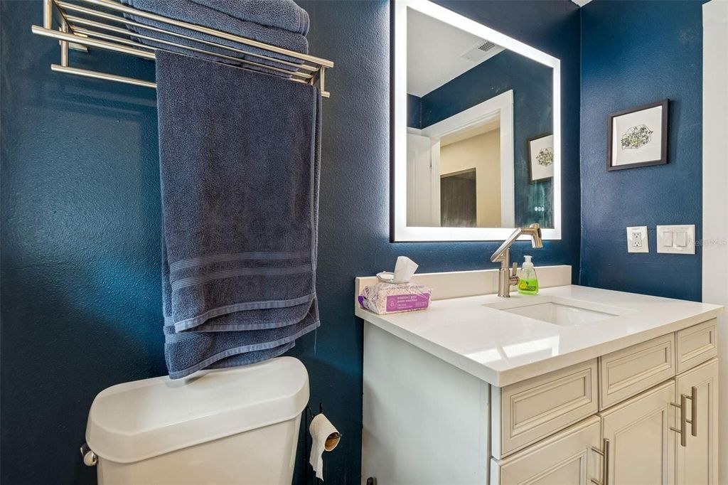 Image 10 of property listing at 1102 E RIVER COVE STREET, Tampa, FL 33604