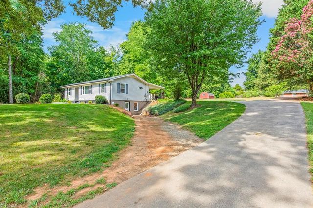 1132 Kennedy Street, Yadkinville, NC 27055
