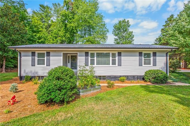 1132 Kennedy Street, Yadkinville, NC 27055