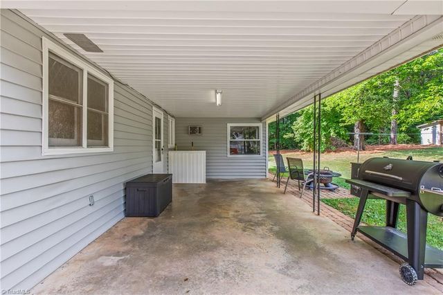 1132 Kennedy Street, Yadkinville, NC 27055