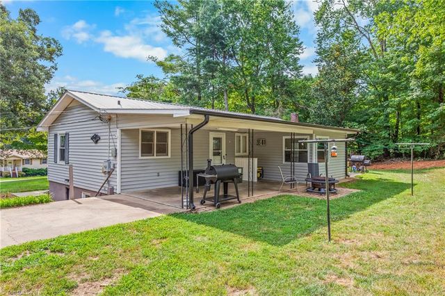 1132 Kennedy Street, Yadkinville, NC 27055
