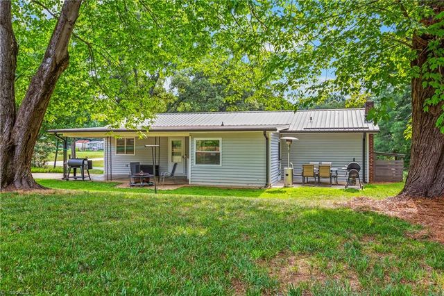 1132 Kennedy Street, Yadkinville, NC 27055