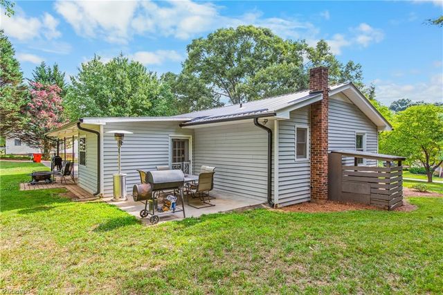1132 Kennedy Street, Yadkinville, NC 27055