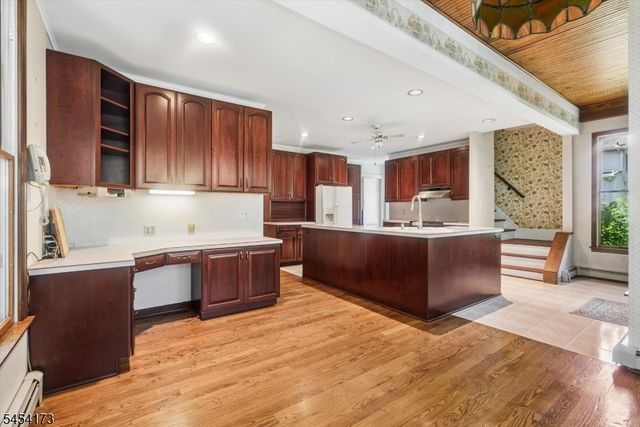 9 Linwood Ave, Newton Town, NJ 07860