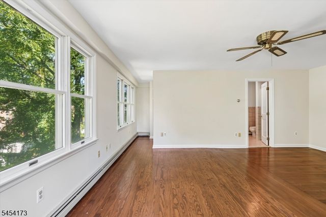 9 Linwood Ave, Newton Town, NJ 07860