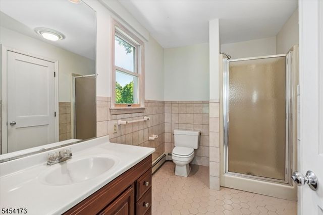 9 Linwood Ave, Newton Town, NJ 07860