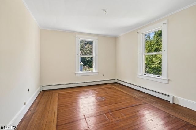 9 Linwood Ave, Newton Town, NJ 07860