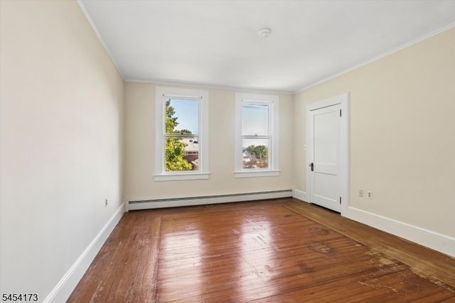 9 Linwood Ave, Newton Town, NJ 07860