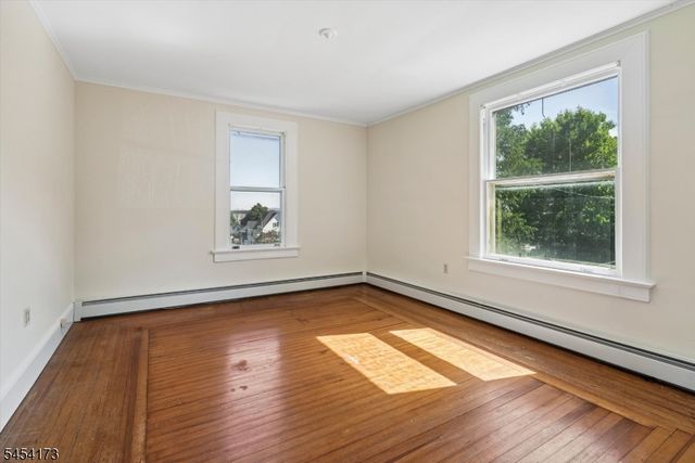 9 Linwood Ave, Newton Town, NJ 07860