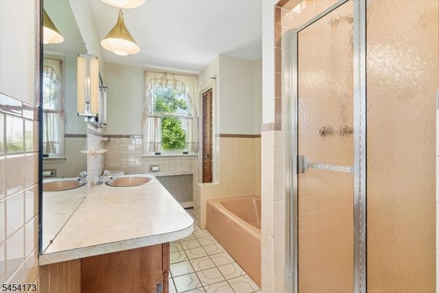 9 Linwood Ave, Newton Town, NJ 07860