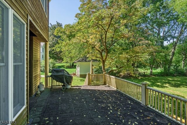 9 Linwood Ave, Newton Town, NJ 07860